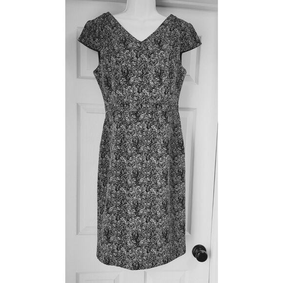 WOMEN'S BETSY JOHNSON SILVER AND BLACK METALLIC DRESS Size 6 Formal Wedding - Picture 4 of 9